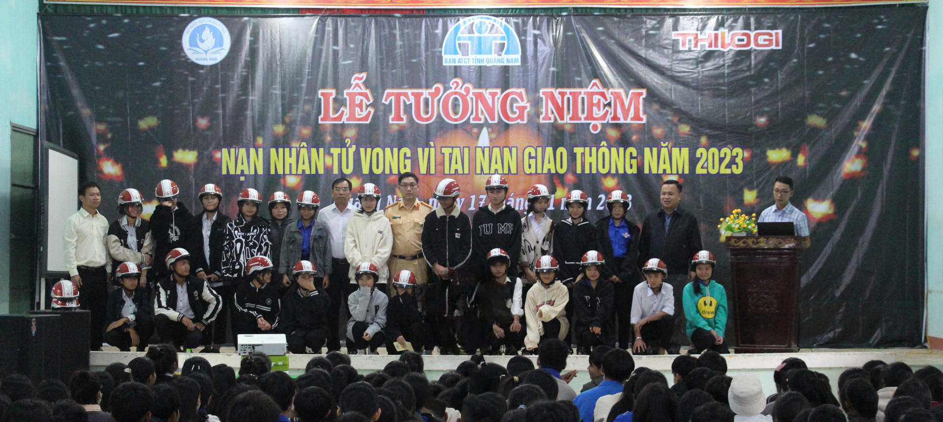 THILOGI tài trợ mũ bảo hiểm cho học sinh vùng cao huyện Phước Sơn